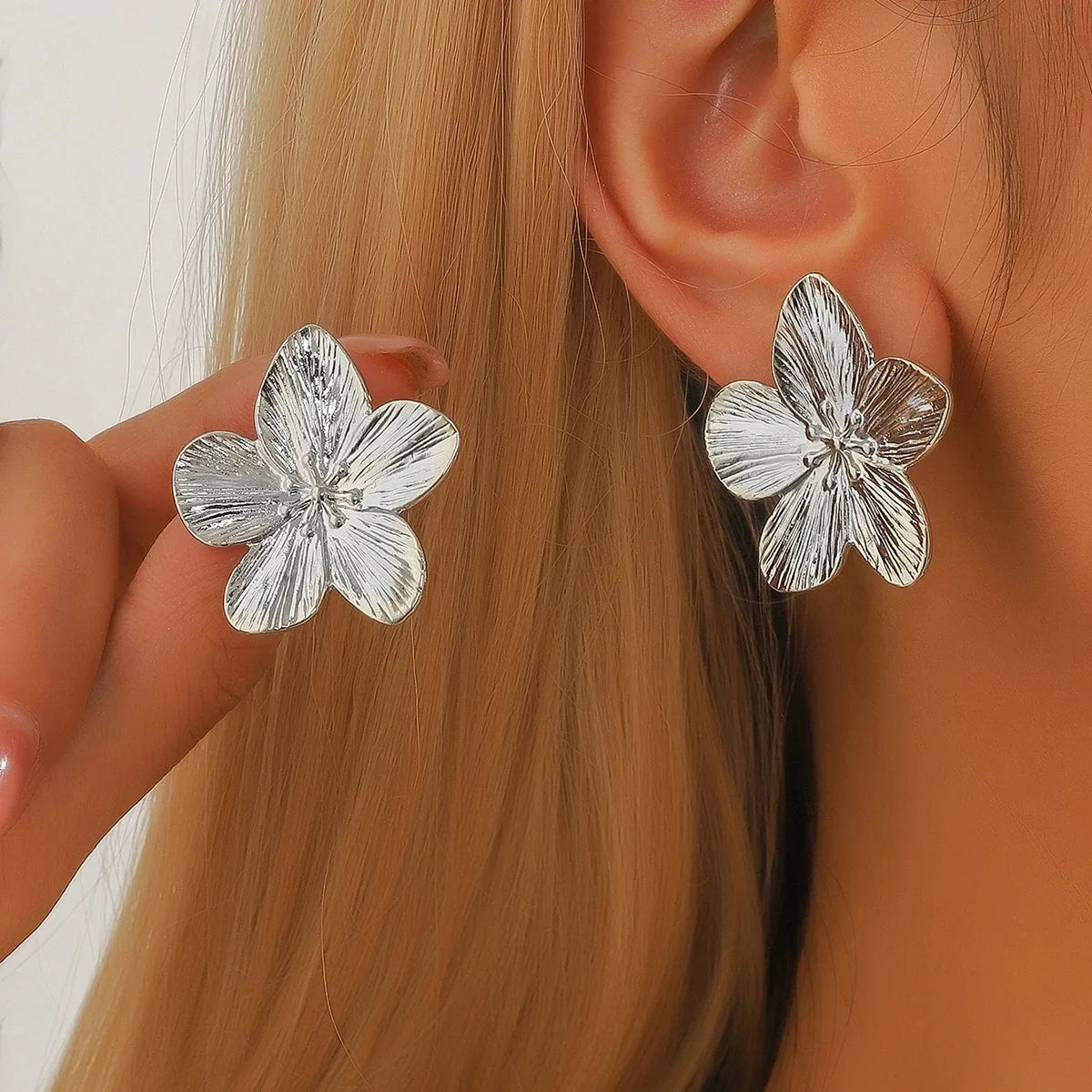 2PC Women's Fashion Trendy Stainless Steel Flower Earrings Outdoor